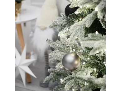 winteria-joulukuusi-premium-lumella kuva